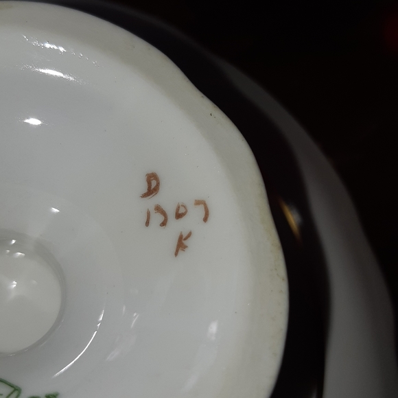 Aynsley Bone China Pedestal Plate - Picture 5 of 9